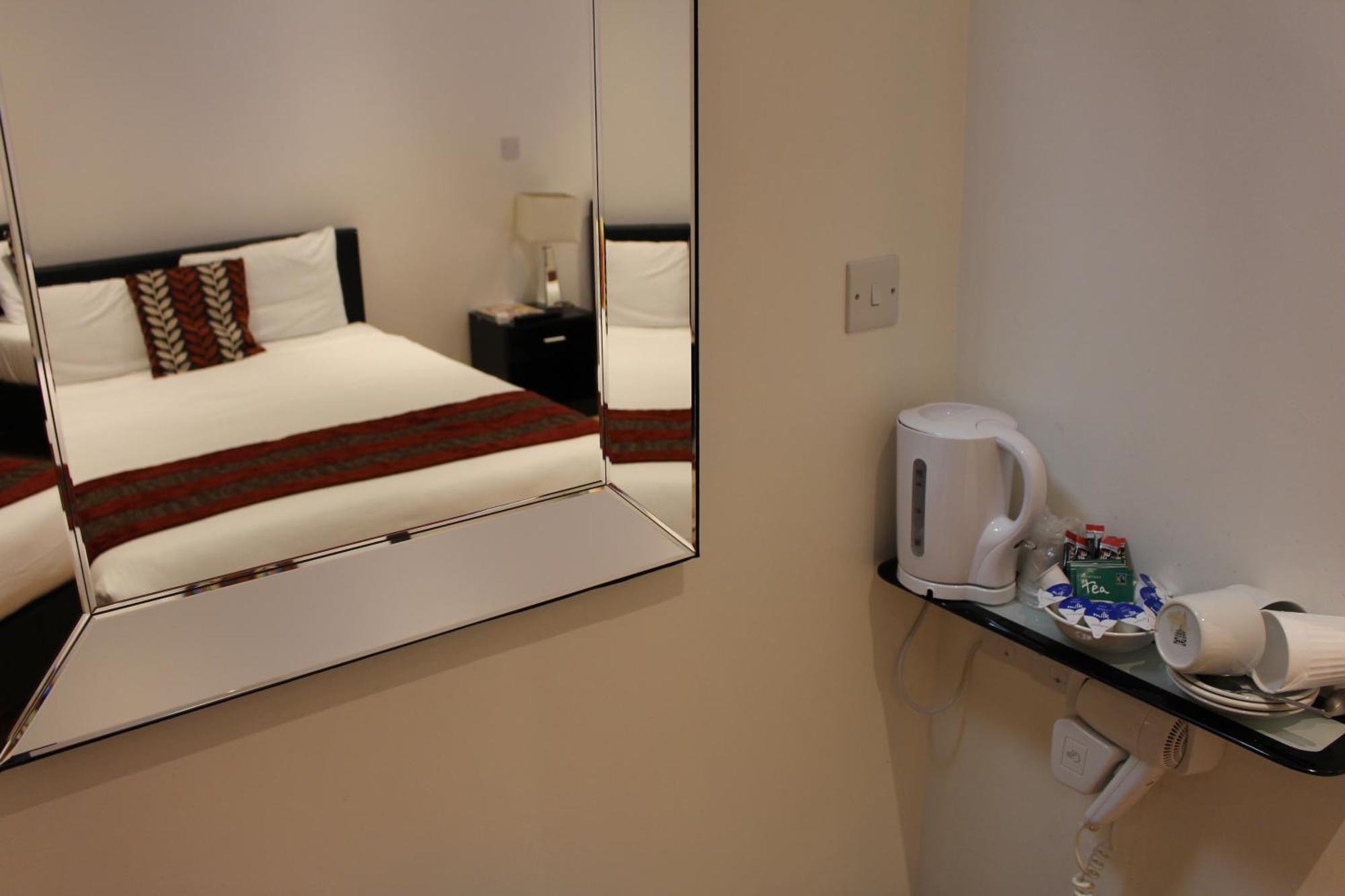 Abbey Court - Hyde Park