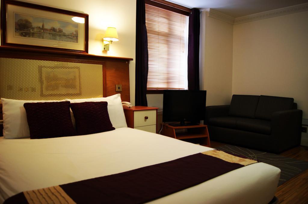 Abbey Court - Hyde Park